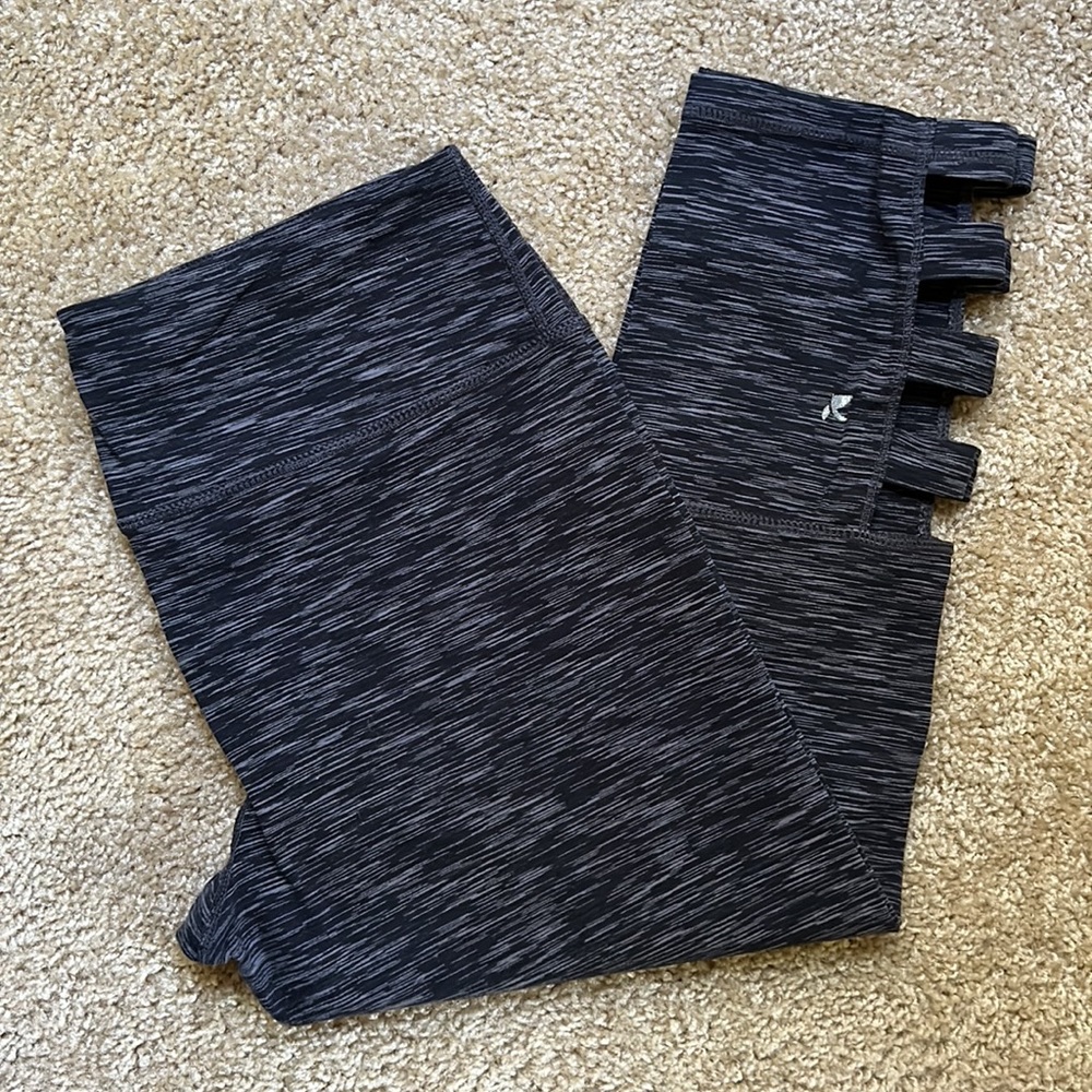 GLYDER, Women’s Size Med, Crop Leggings , Space Dye Gray & Black, Cutout Detail